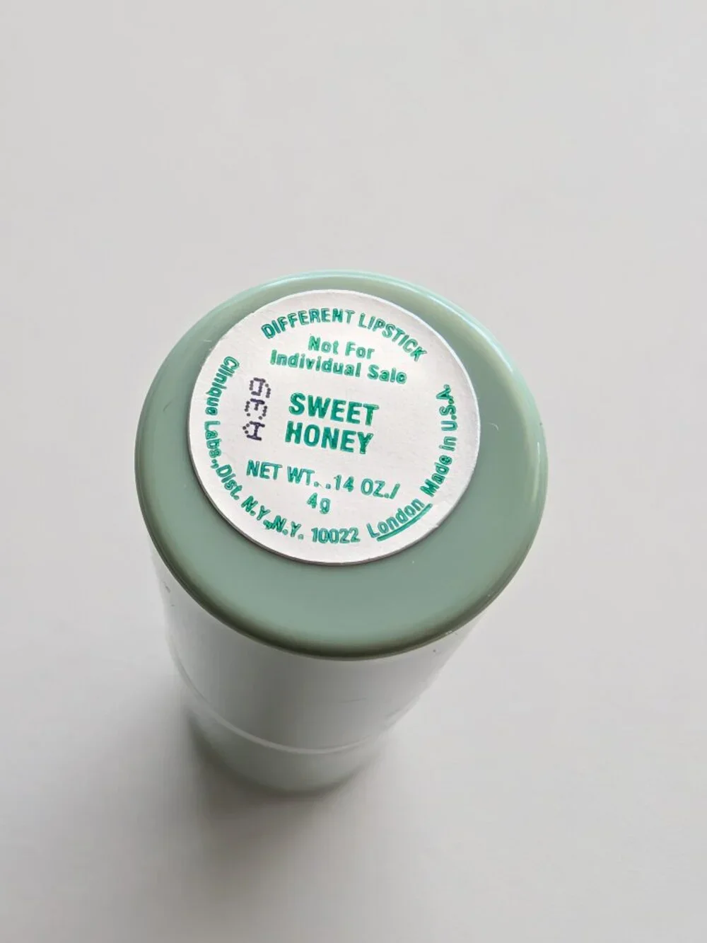 CLINIQUE Different Lipstick SWEET HONEY Green Tube NOS .14 oz / 4 g